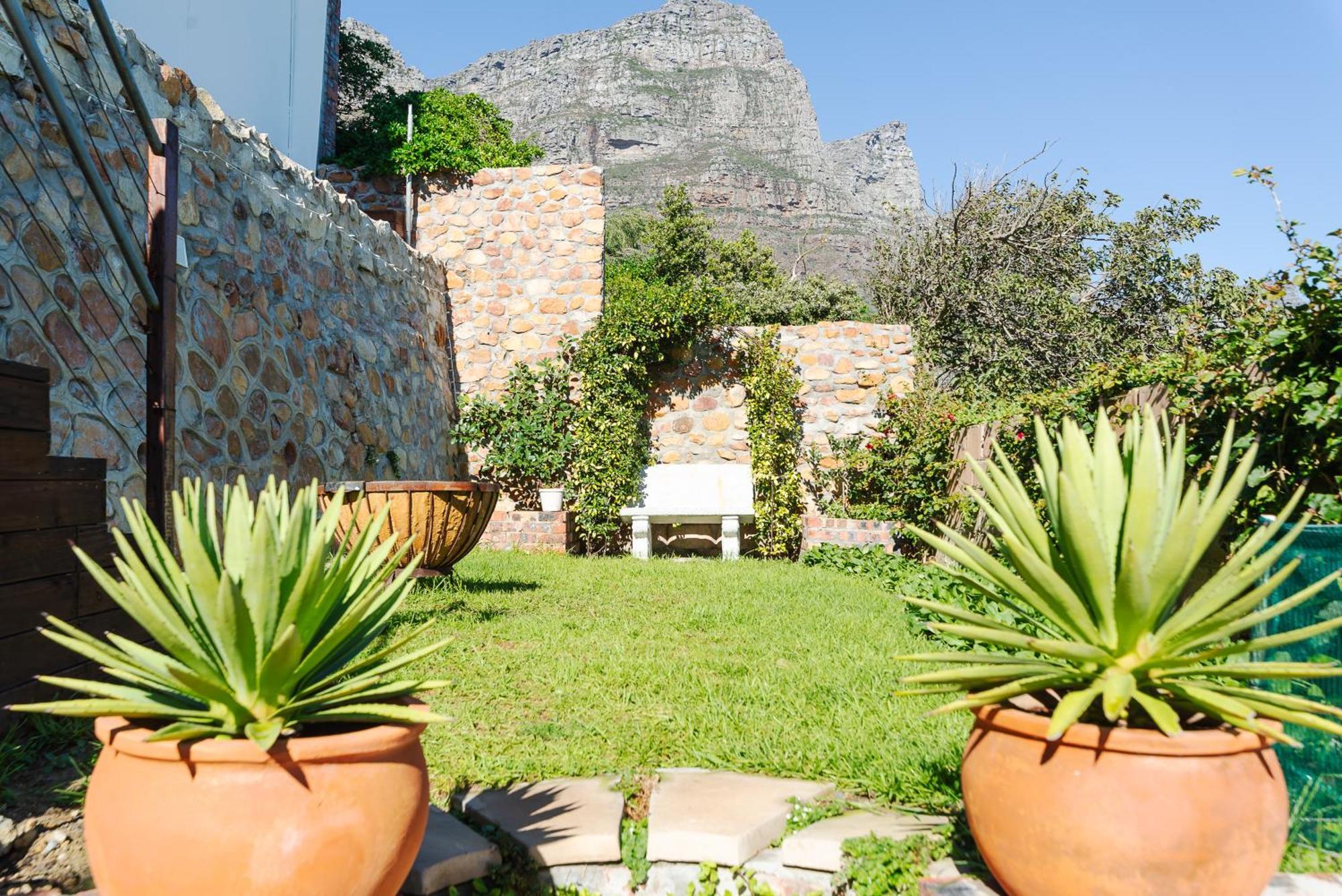 Camps Bay Blue Self-Catering Studios Cape Town Exterior photo